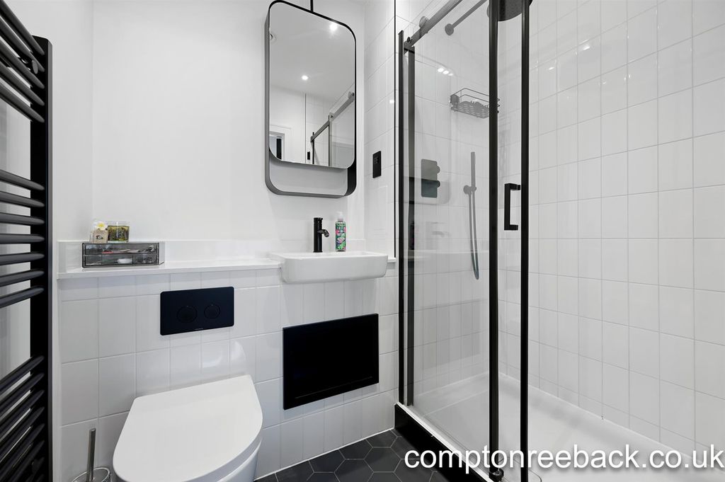 Property photo 2 of 10 En - Suite