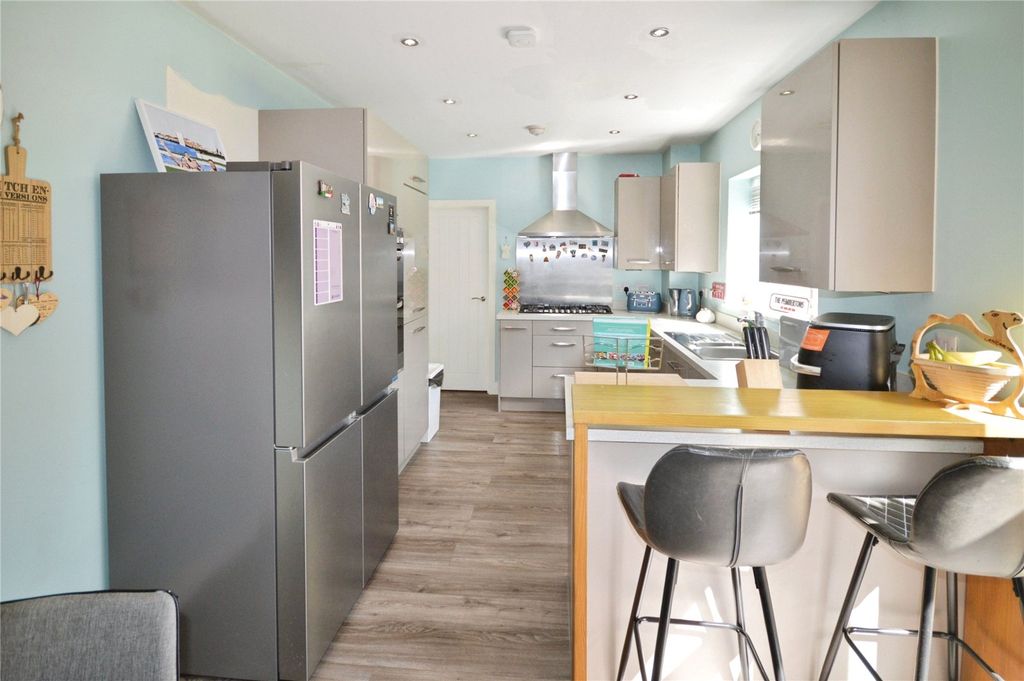 Property photo 3 of 19 Kitchen/Dining Room