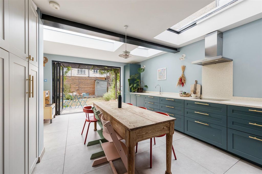 Property photo 3 of 38 St. Johns Road, E17