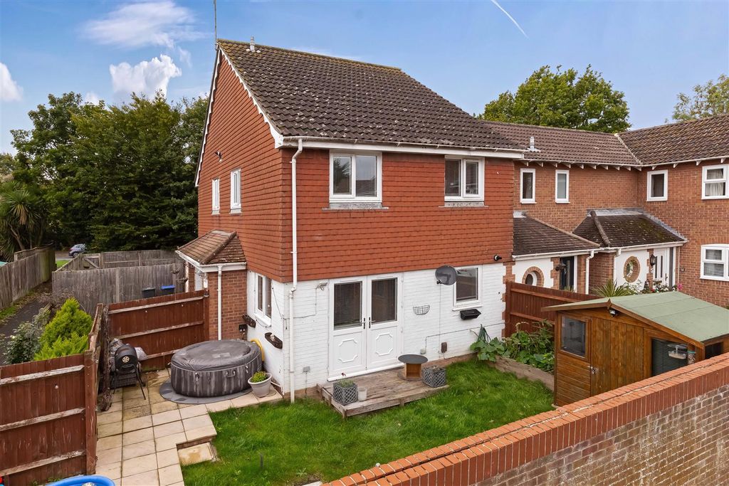 Property photo 1 of 11 Magnolia Close_13.Jpg