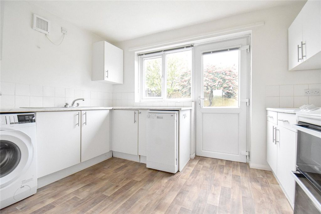 Property photo 2 of 11 Picture No. 30