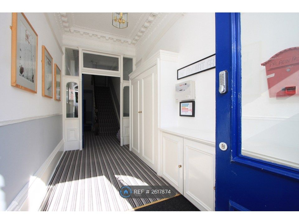 Property photo 3 of 11 Communal Entrance