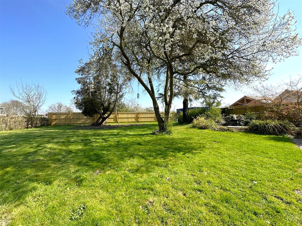 Property photo 3 of 27 Hugely Private Garden 733