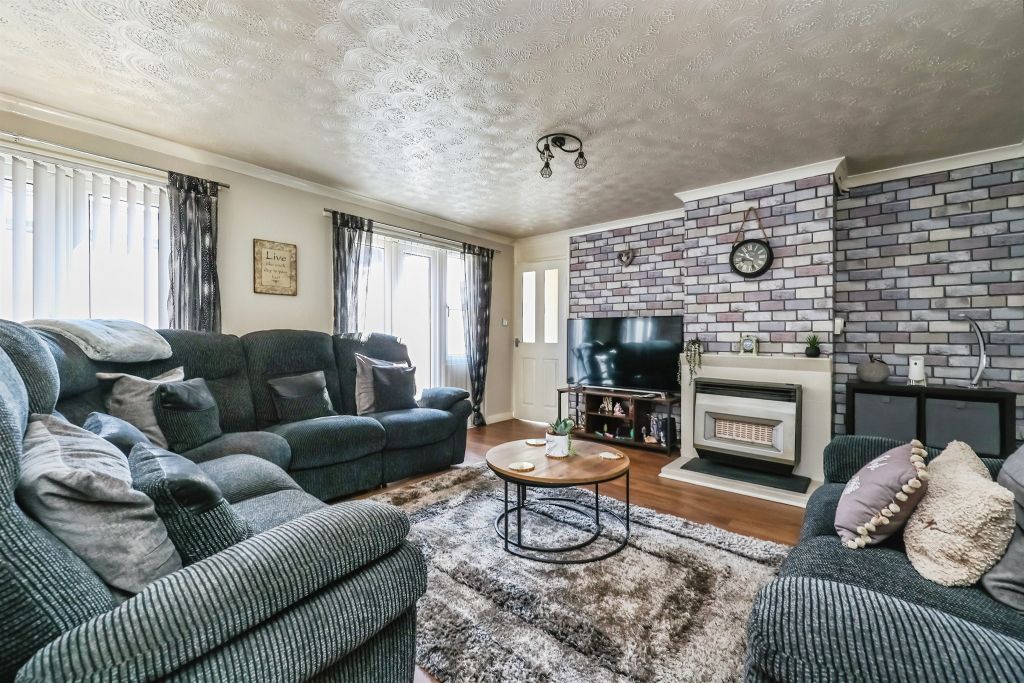 Property photo 2 of 27