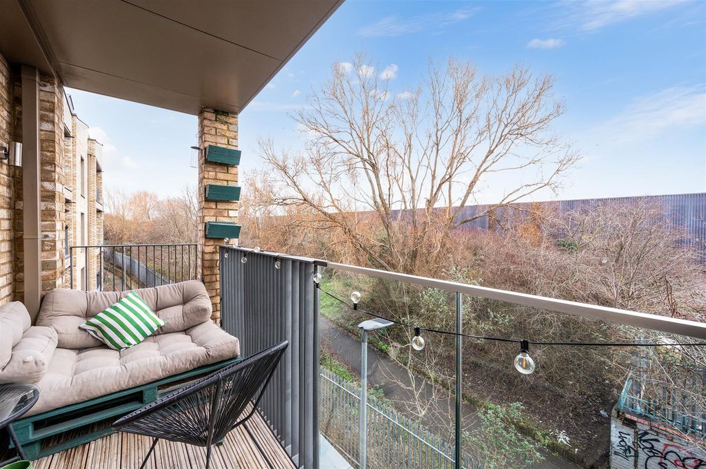 Property photo 3 of 11