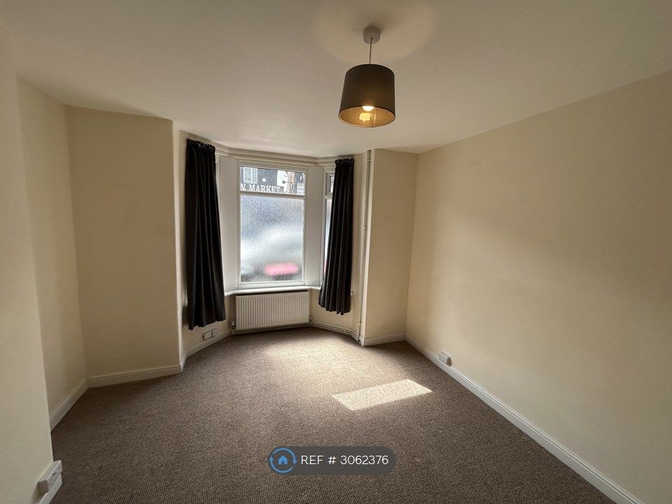 Property photo 1 of 8 Double Bedroom (Pic 1)
