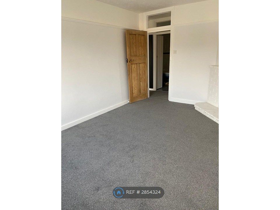 Property photo 3 of 4 Living Room