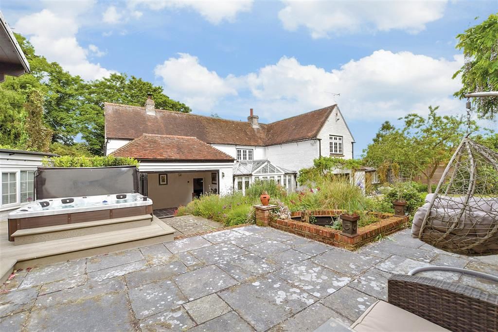 Property photo 3 of 18 Patio / Decking
