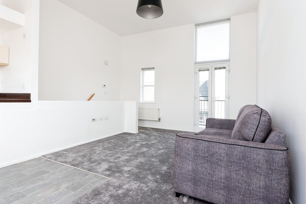 Property photo 3 of 13