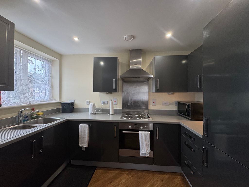 Property photo 2 of 8 Kitchen