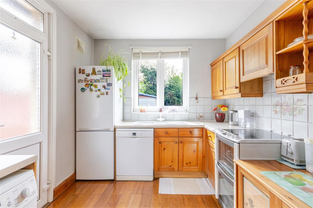 Property photo 3 of 22 Kitchen 3.Jpg