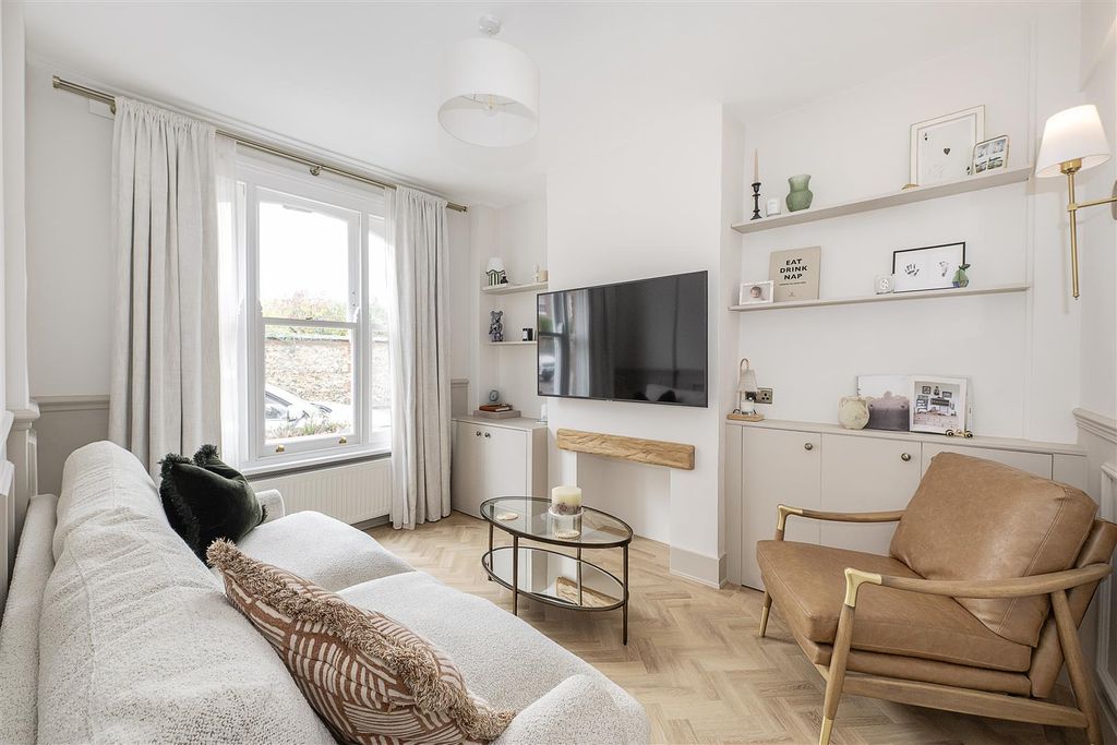 Property photo 2 of 12 33-High-Street-01.Jpg