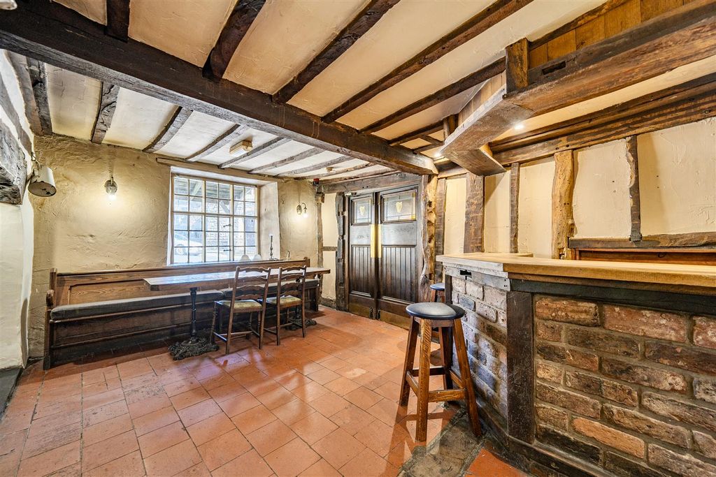Property photo 3 of 34 Bar(2)