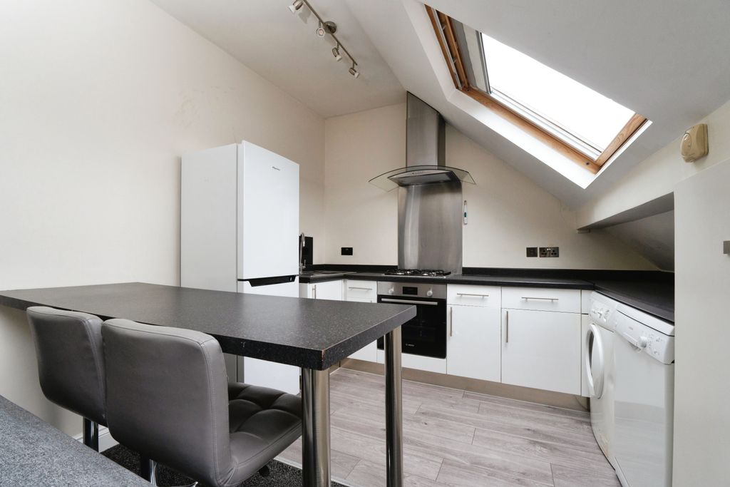 Property photo 3 of 17 Kitchen