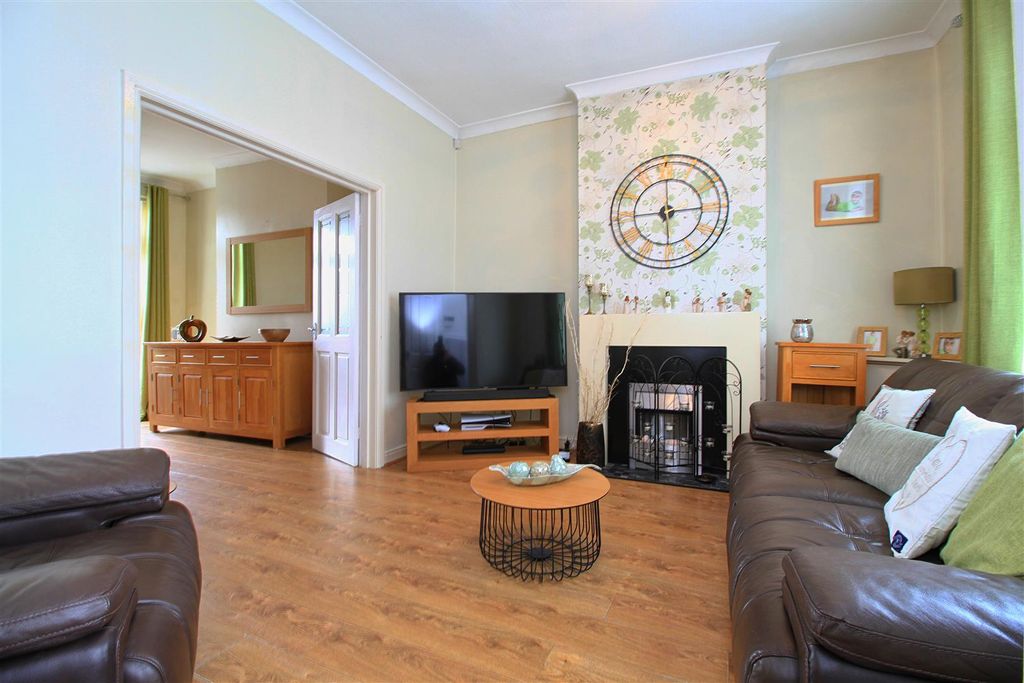 Property photo 2 of 11 Lounge.Jpg