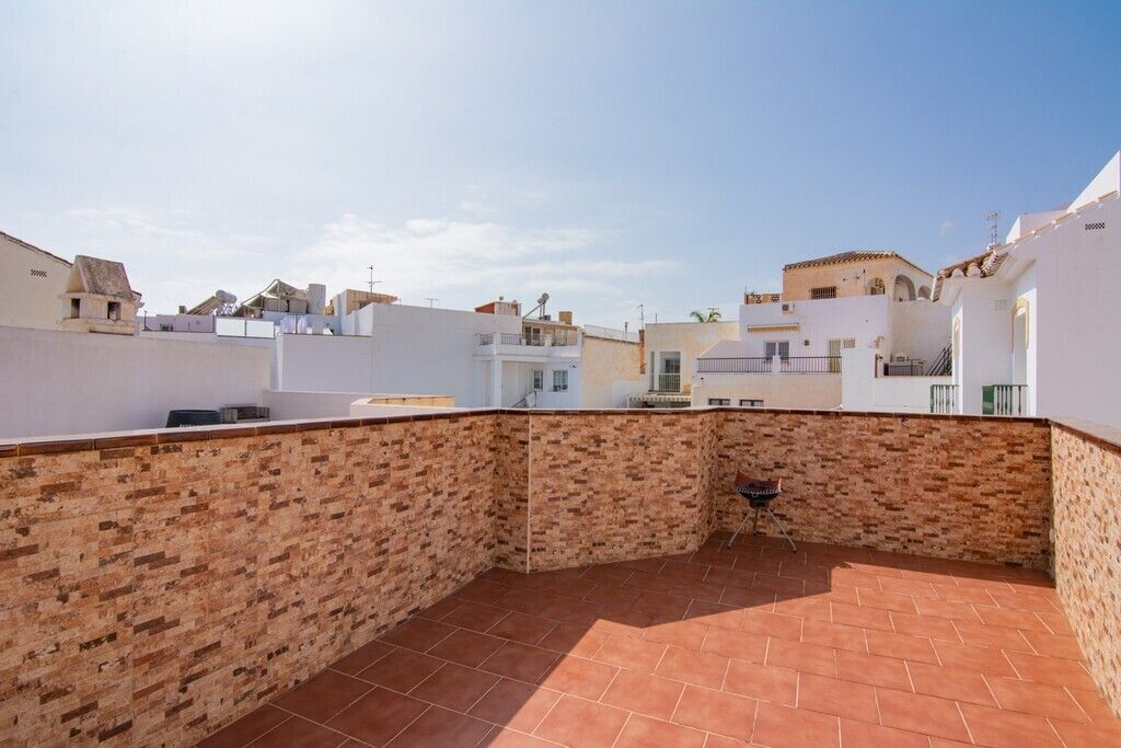 Property photo 3 of 10 Roof Terrace 2.Jpg