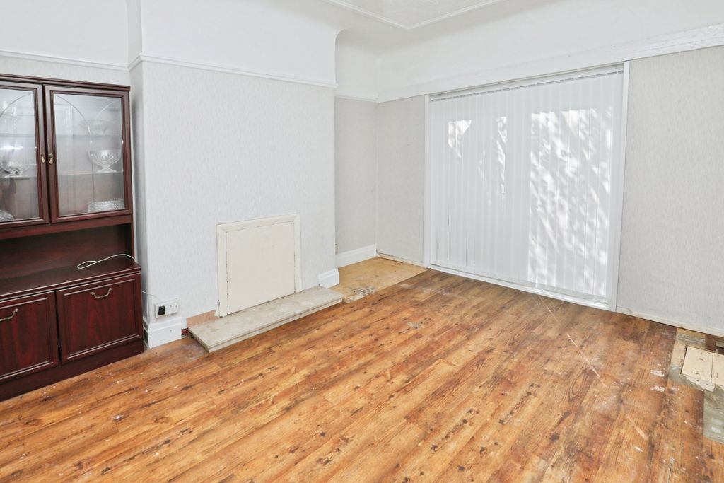 Property photo 3 of 15 Sitting Room