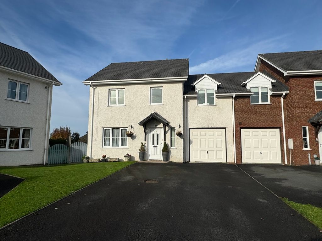 Property photo 1 of 43