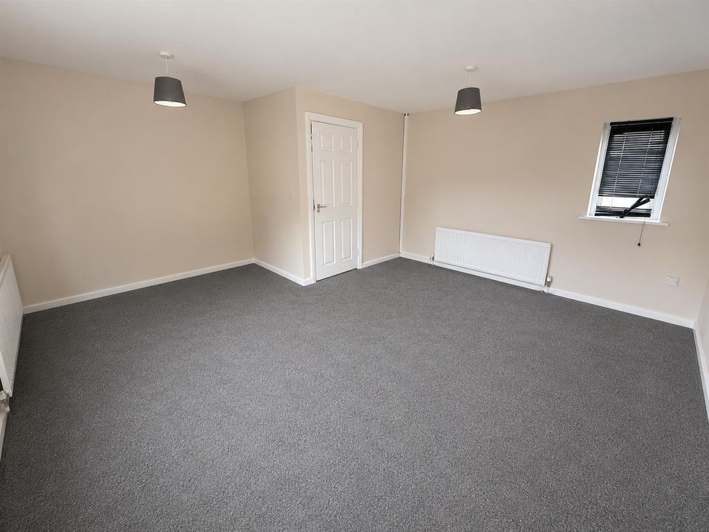Property photo 3 of 11 Lounge