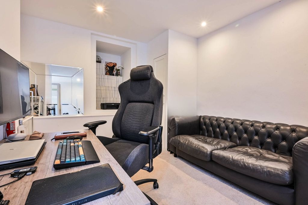 Additional image 13 of 2 bed maisonette for saleWaterden Road, Guildford GU1