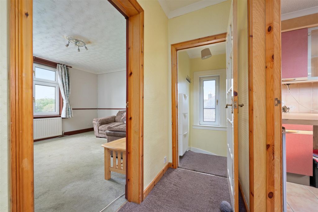 Property photo 2 of 22 43Whirlbutstreet004.Jpg