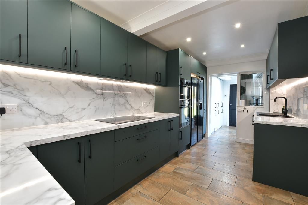 Property photo 2 of 12 Kitchen/ Breakfast Room