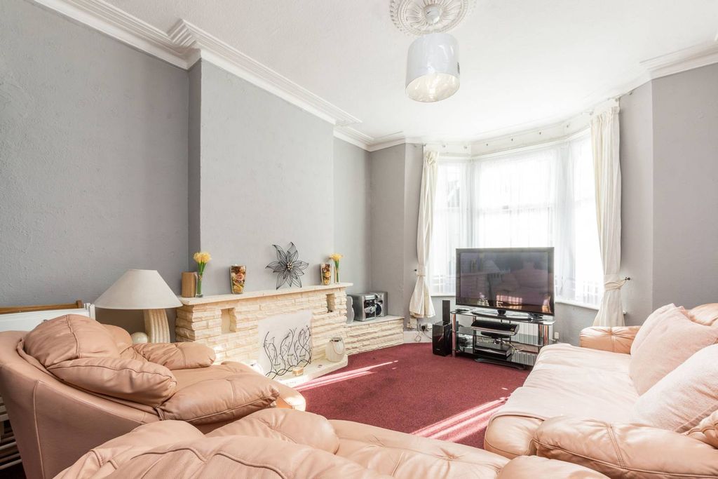 Property photo 2 of 12