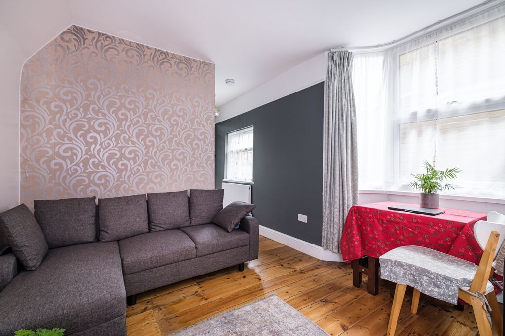 Property photo 1 of 13 298-A-High-Road-Leytonstone-11