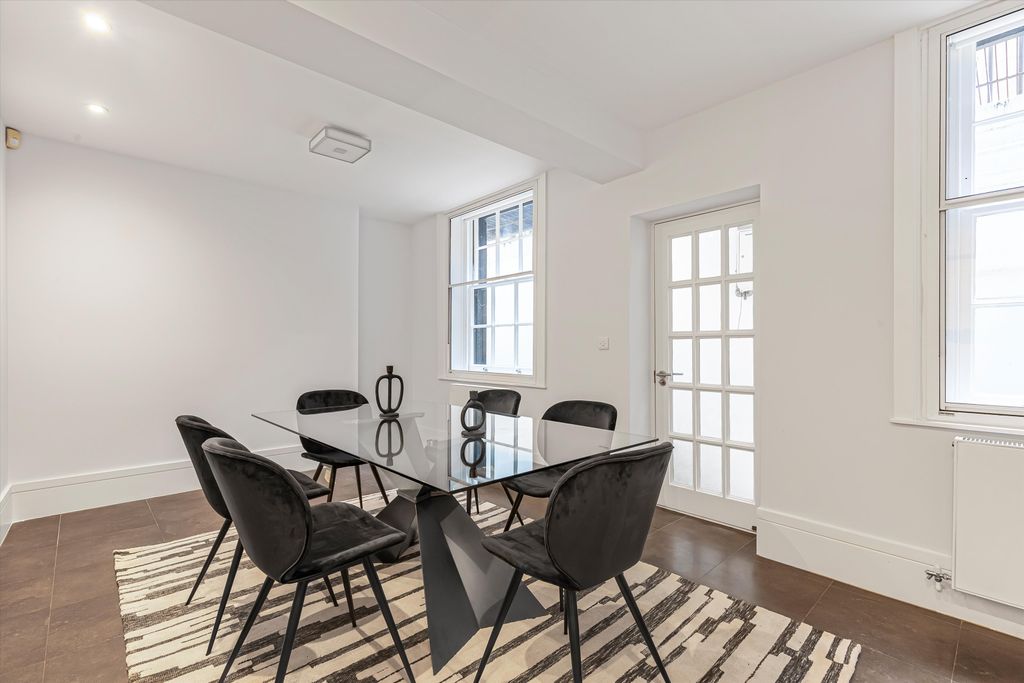 Property photo 3 of 21 Image