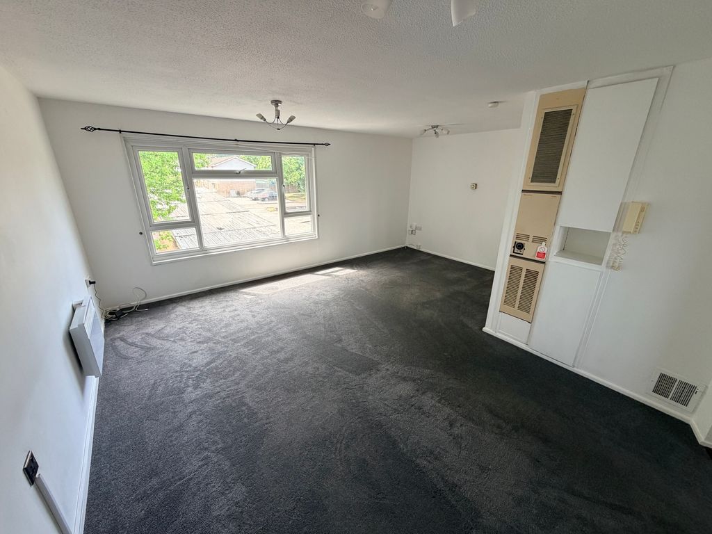 Property photo 3 of 7 Lounge