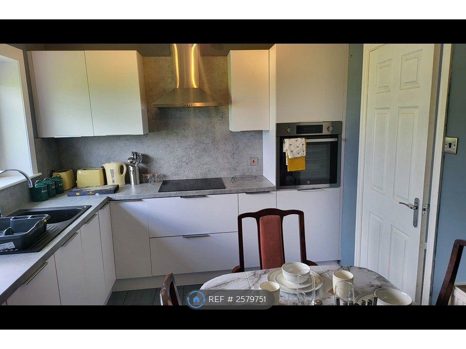 Property photo 3 of 19 Kitchen