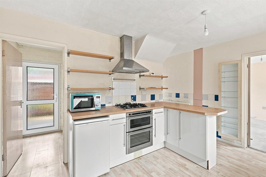 Property photo 3 of 19 176-Northfields-014.Jpg