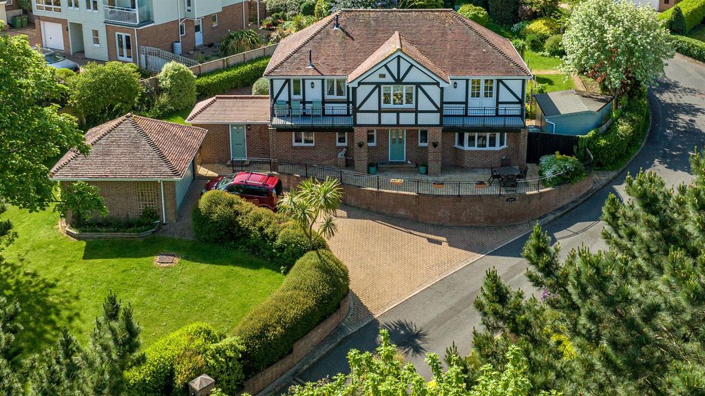 Property photo 2 of 42