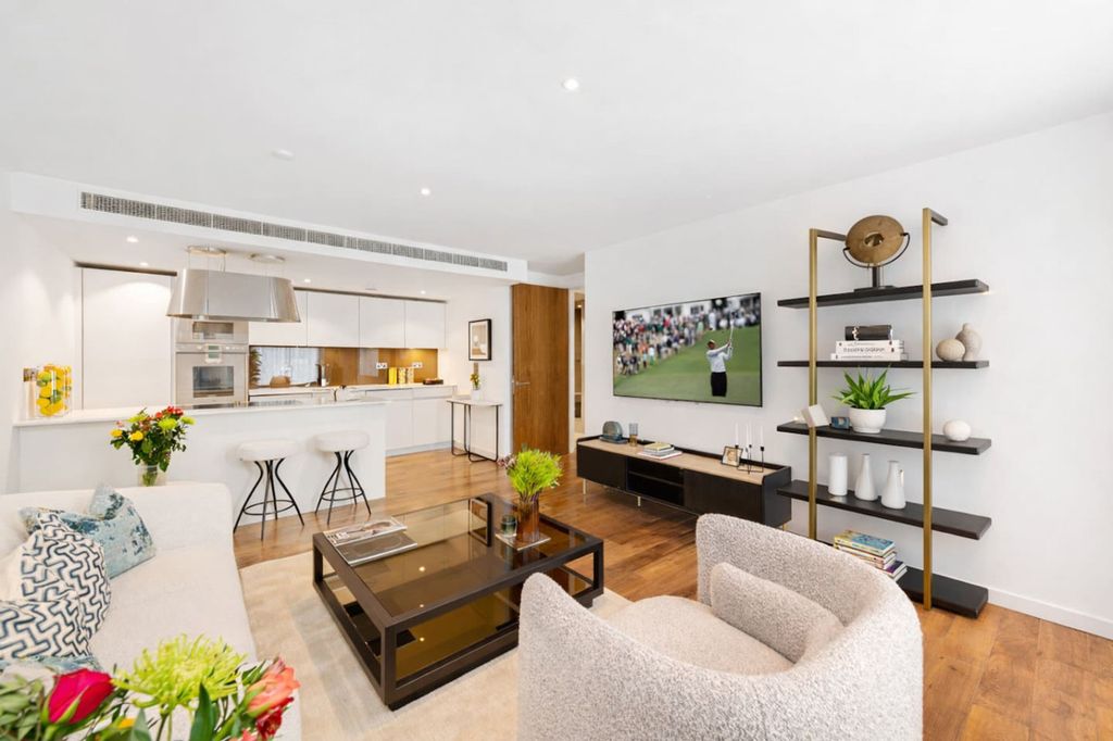 Property photo 1 of 20 Living Room