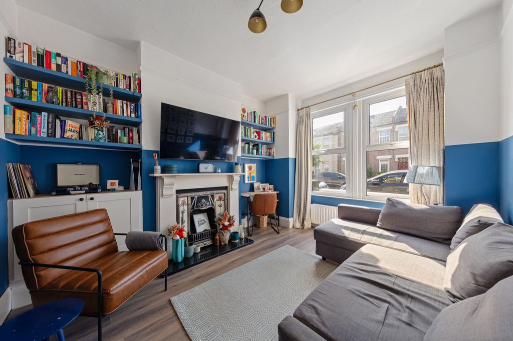 Property photo 1 of 16