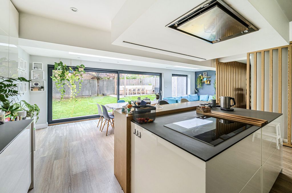 Property photo 2 of 22 1362352-16-68Ecf0...