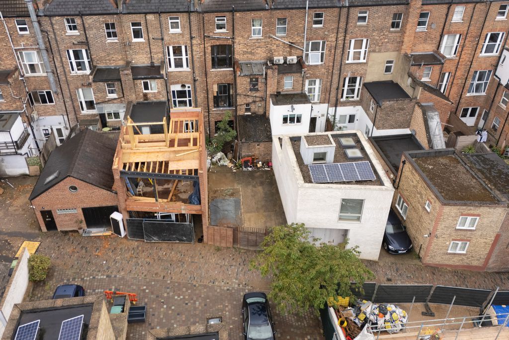 Property photo 1 of 11 Land To The Rear Of 178 Archway Road, Highgate, London, N6 5Bb