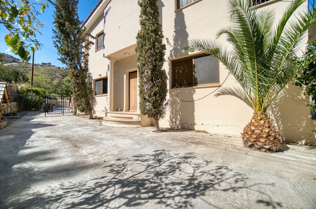 Property photo 2 of 31