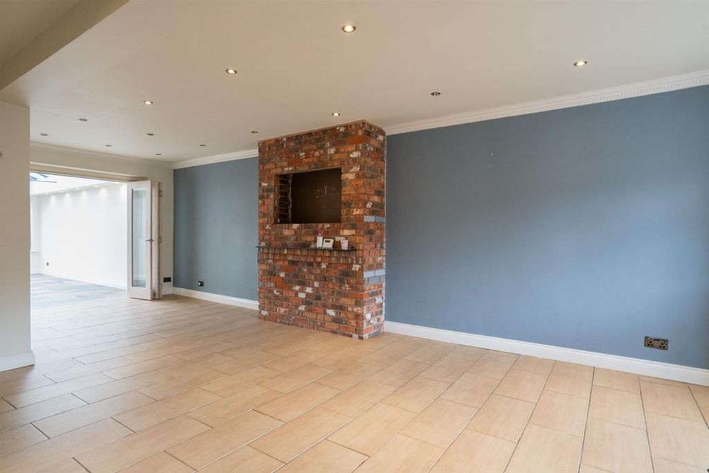 Property photo 2 of 26