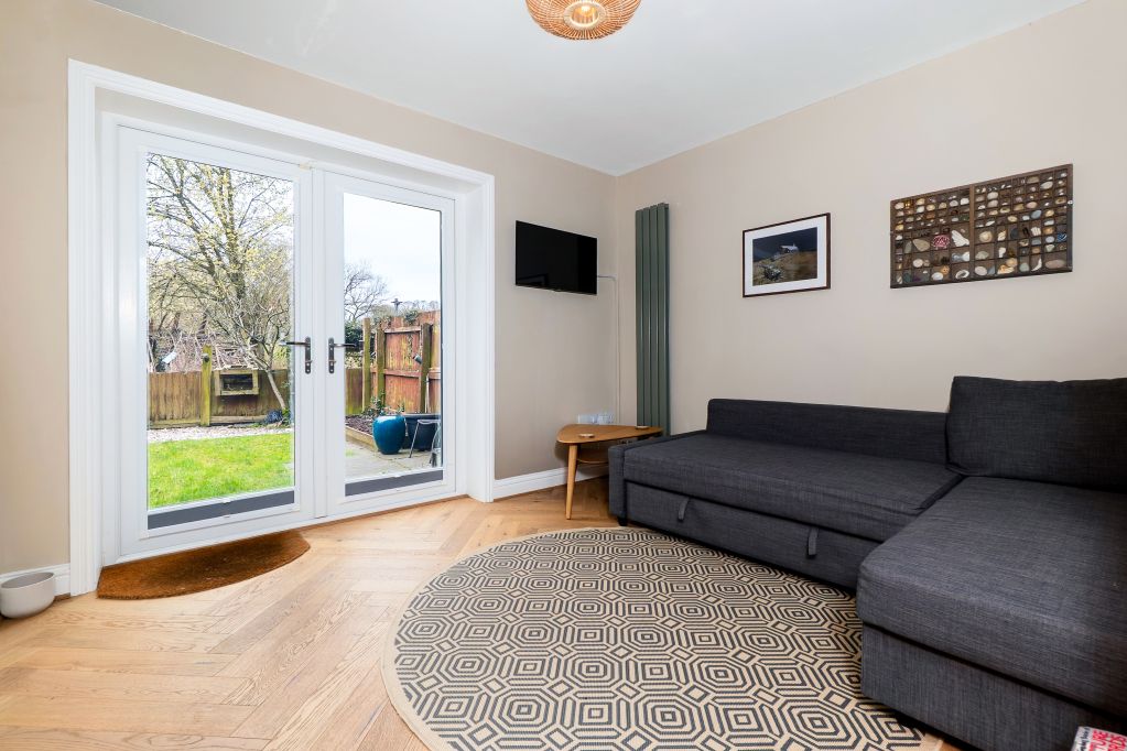 Property photo 2 of 17 Bedroom/Garden Room