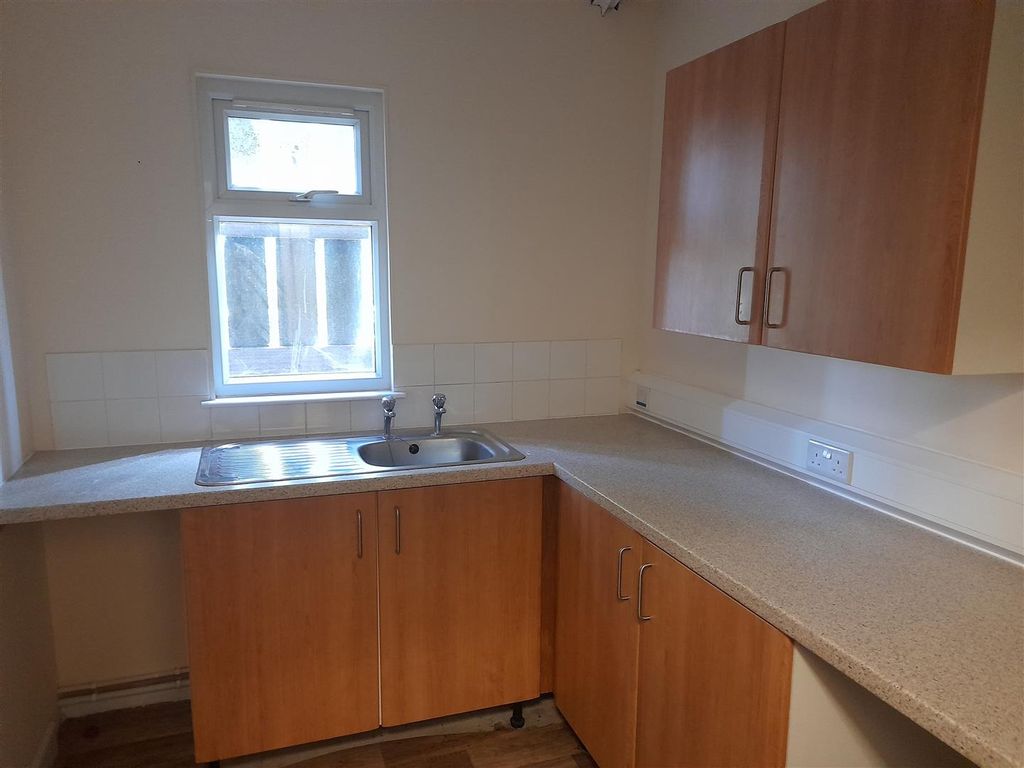 Property photo 3 of 9 Kitchen - 1F.Jpg