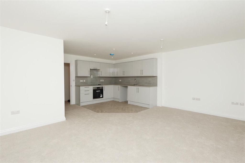 Property photo 1 of 12 Living Room