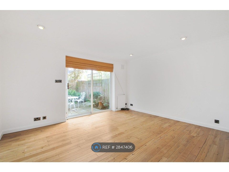 Property photo 1 of 11 Living Room