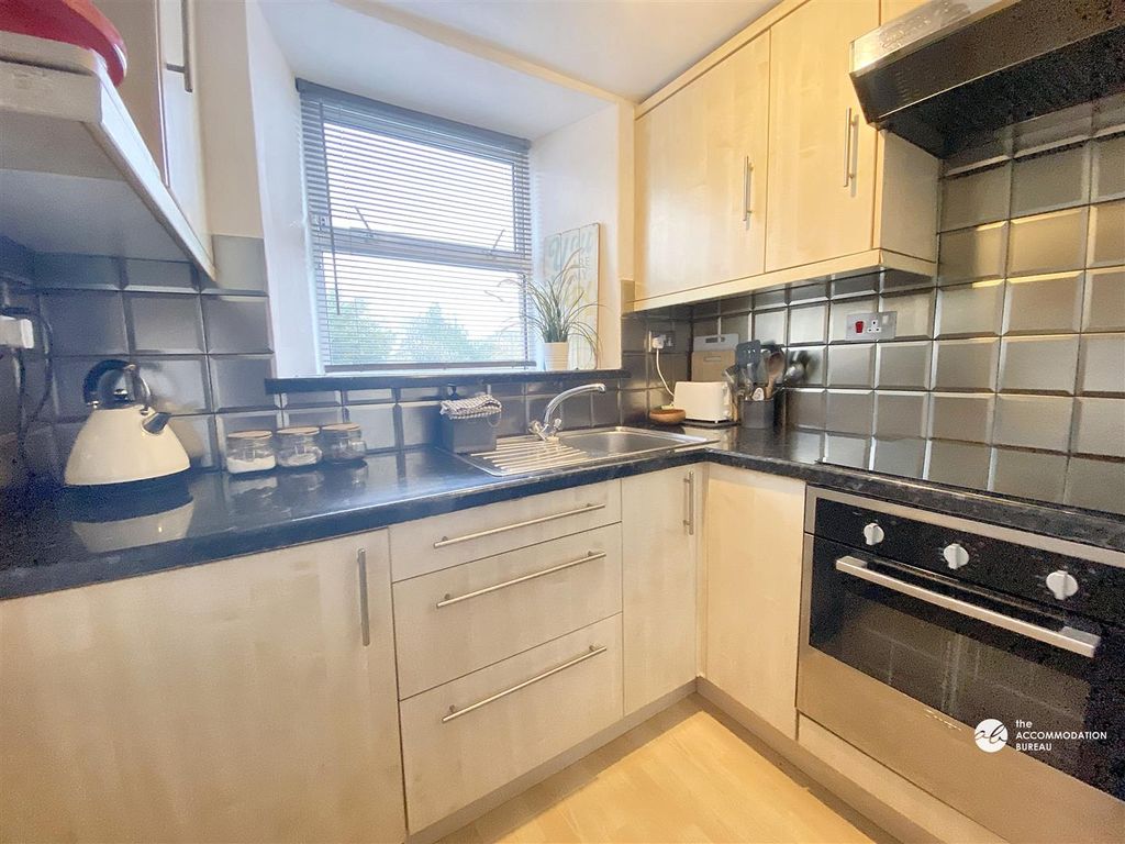 Property photo 3 of 9 Kitchen