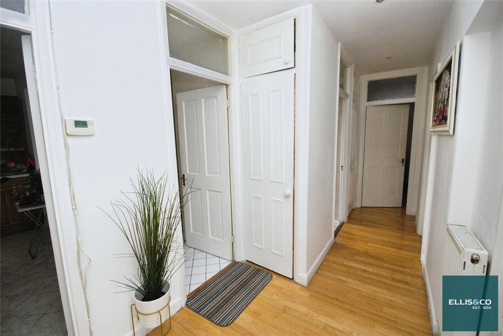 Property photo 3 of 10 Picture No. 01