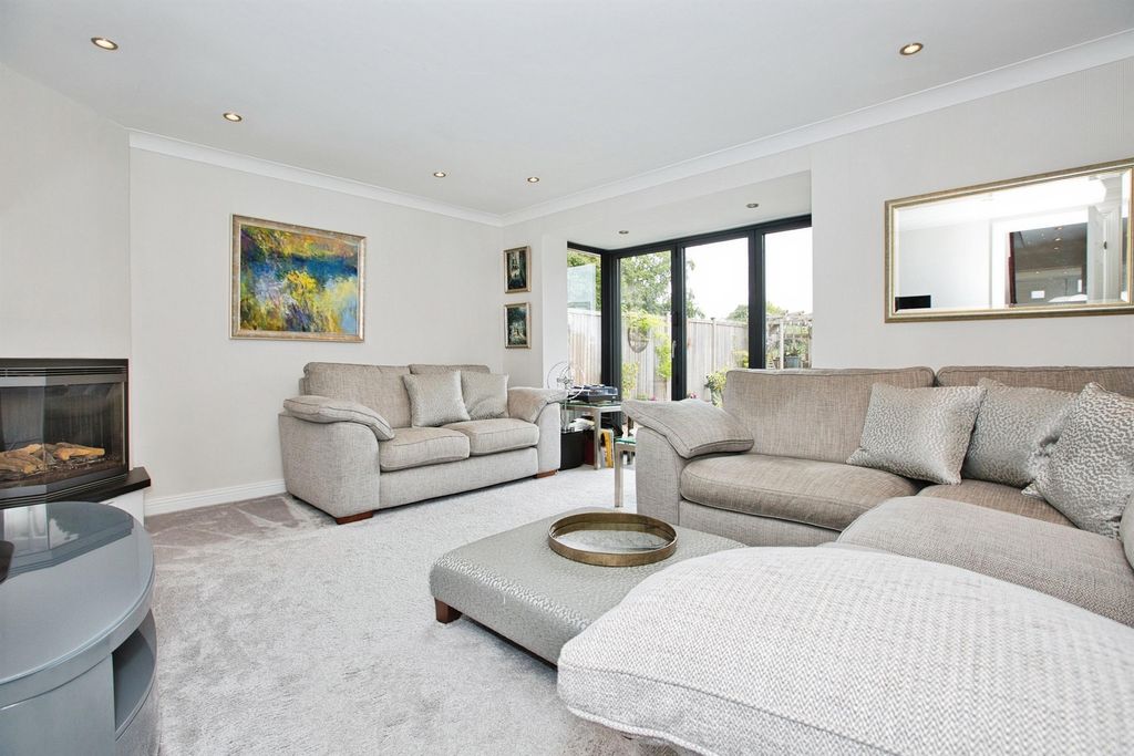 Property photo 3 of 29