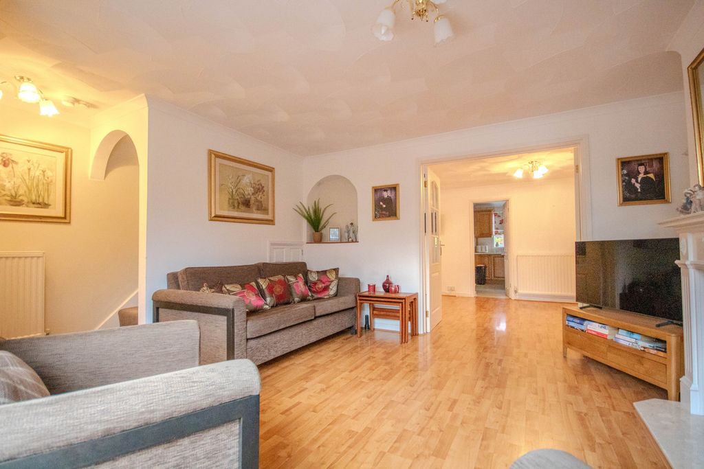 Property photo 2 of 25