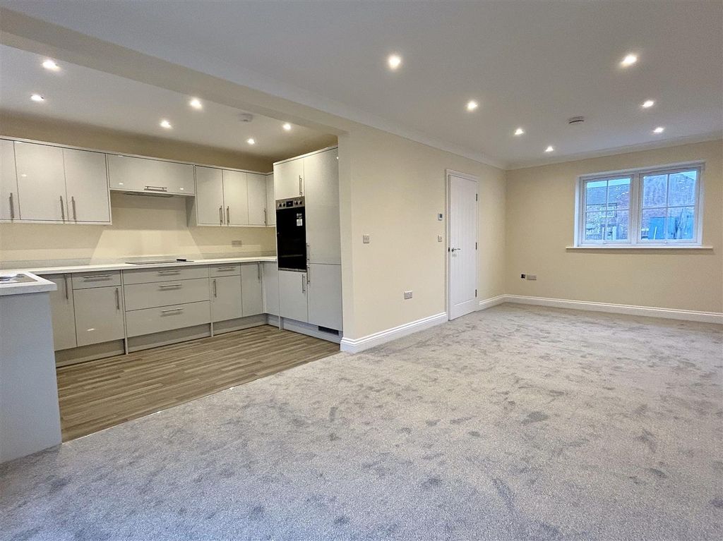 Property photo 2 of 16 Open Plan Living Area