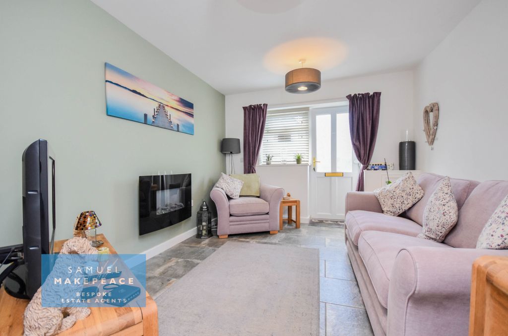 Property photo 3 of 17 Gallery