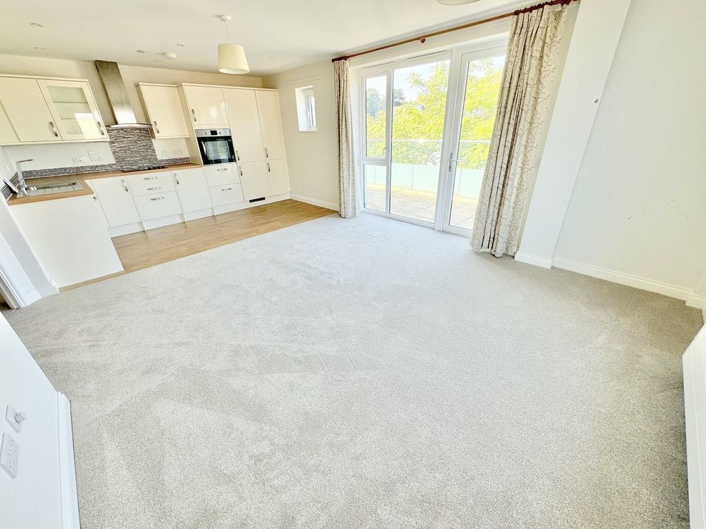 Property photo 3 of 28